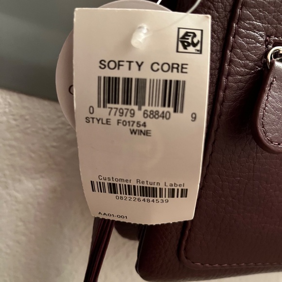 NWT Giani Bernini Softy Core Leather Cross Body Wristlet - Picture 8 of 8